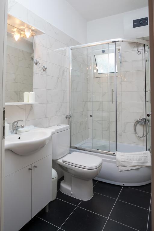 Apartments Fiona - Away From City Crowds Makarská Pokoj fotografie