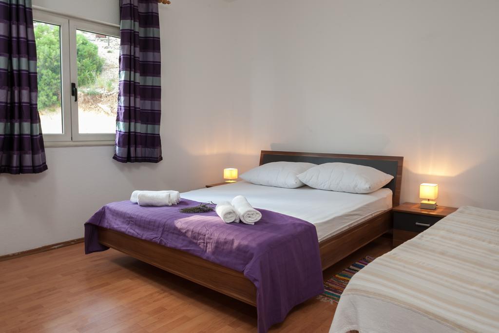 Apartments Fiona - Away From City Crowds Makarská Pokoj fotografie