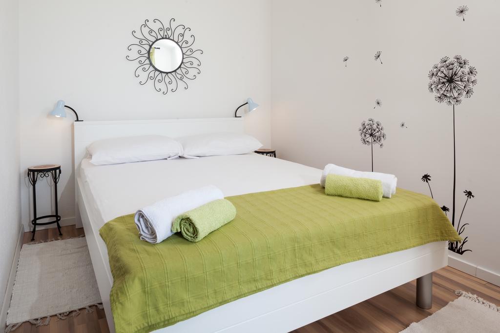 Apartments Fiona - Away From City Crowds Makarská Pokoj fotografie